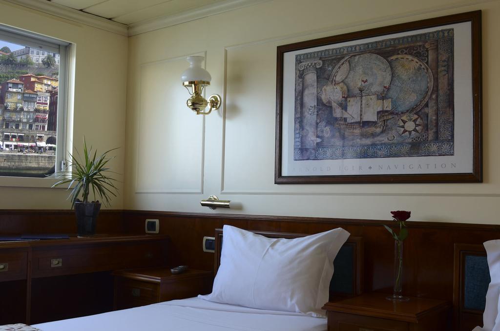 Invicta Ribeira Boat Hotel Porto Exterior photo
